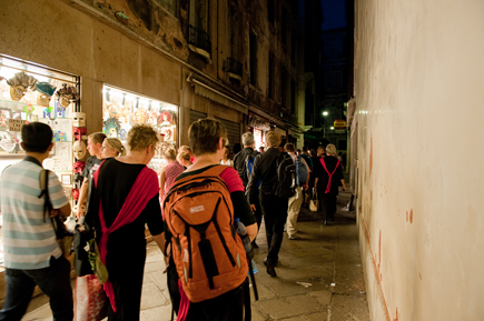 Brisbane Concert Choir walk through Venice at night