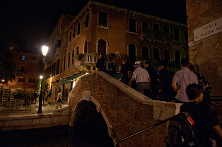 Brisbane Concert Choir walk through Venice at night